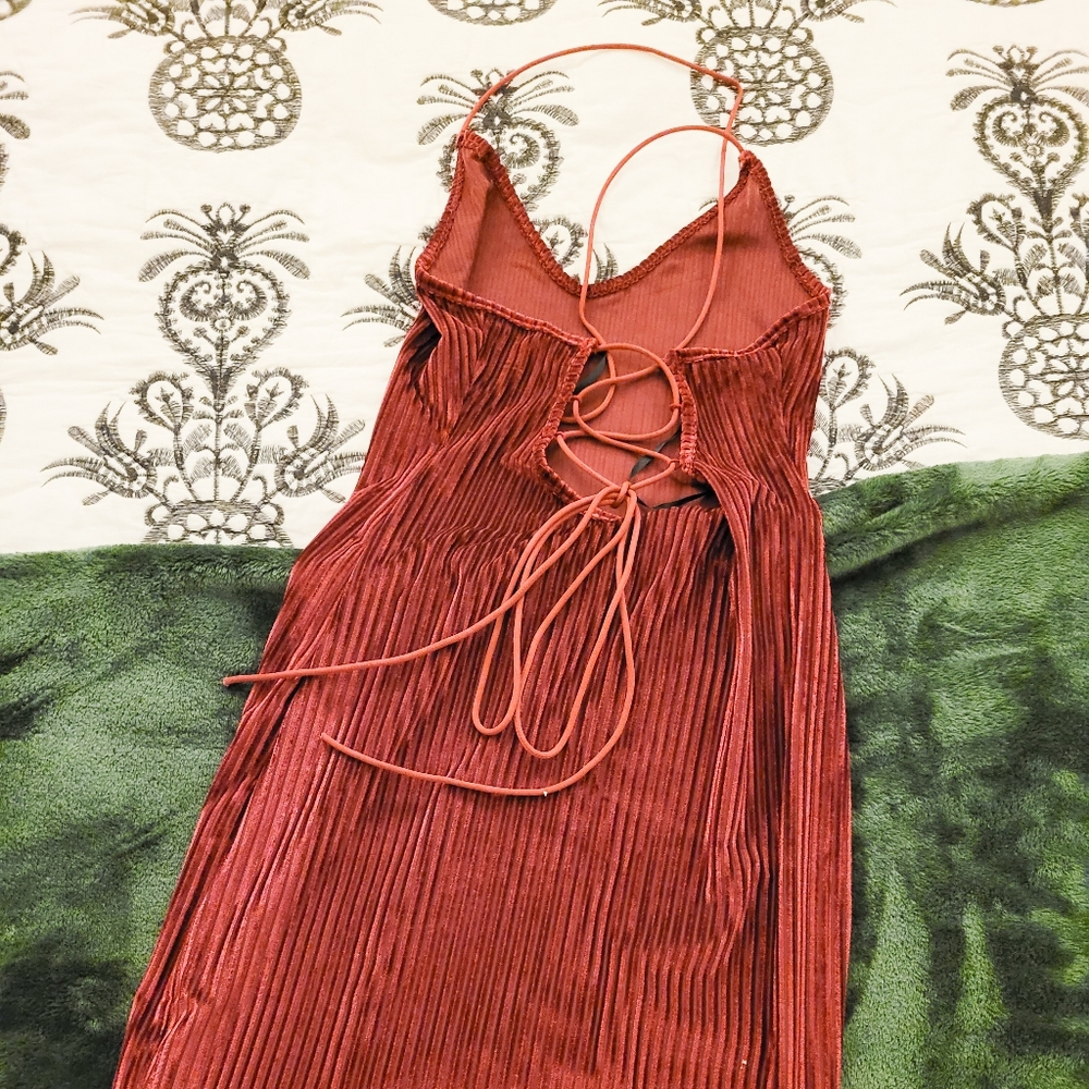 Maroon velvet body con dress - Picture 2 of 3